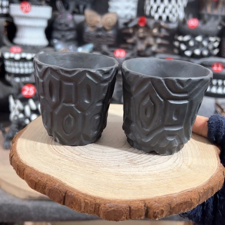 紫砂花盆手捏手刻2个，内口6和6.5外高7