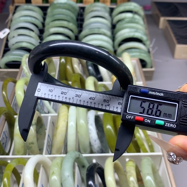 未镶嵌蛇纹石玉手镯80