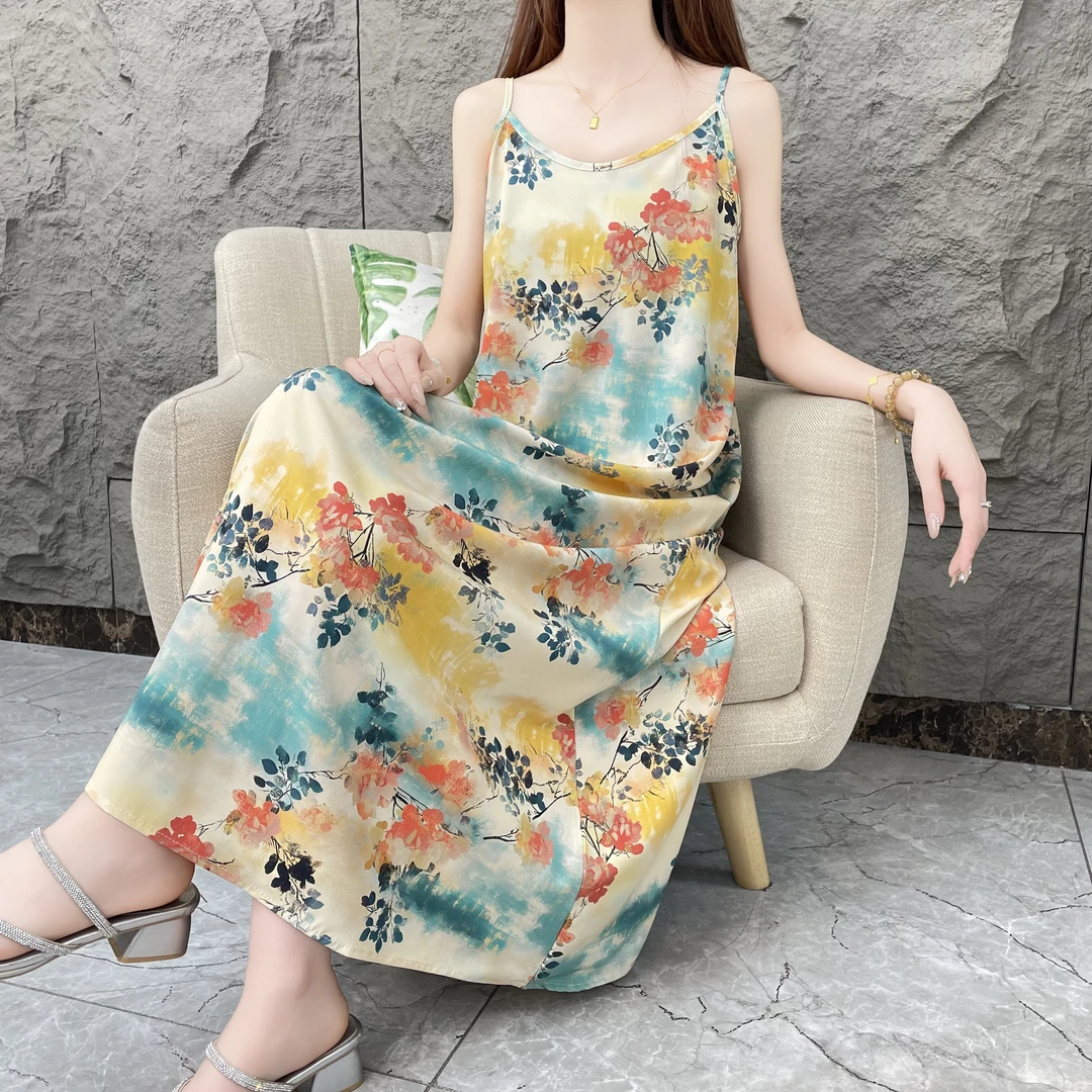 【枫林尽染】春夏碎花气质吊带连衣裙女宽松印花长裙女大码