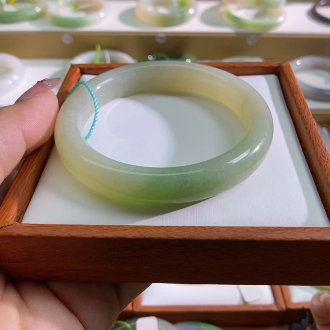 【闪购商品】和田玉手镯未镶嵌翠青手镯