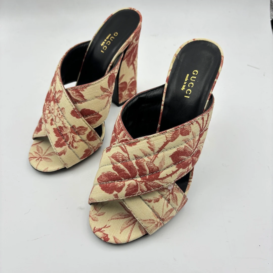 全新未使用 GUCCI/古驰 全新/38码/gucci古驰花卉粗跟凉鞋/鞋盒/