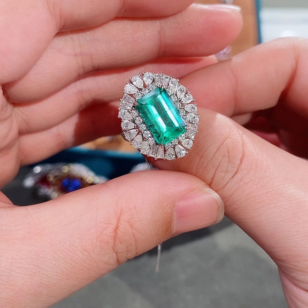 戒指18K金镶嵌祖母绿4.72ct
