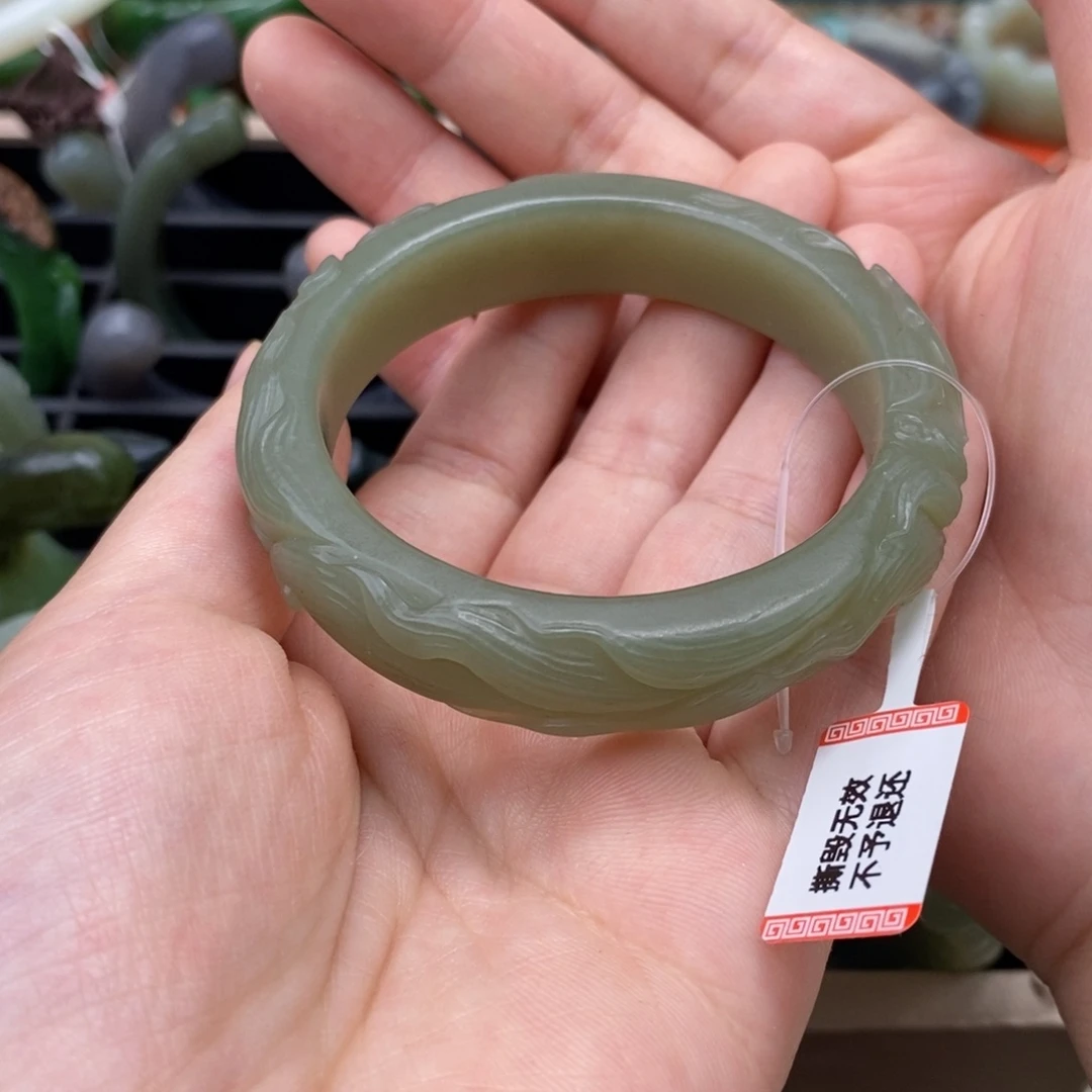 和田玉手镯未镶嵌