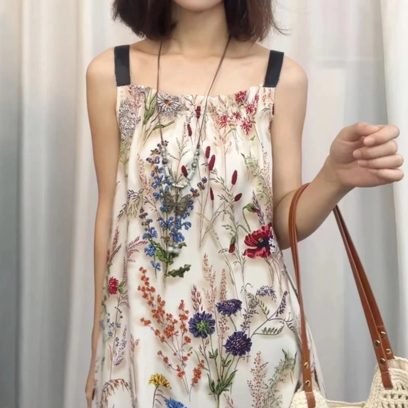 2025新款夏季薄款时尚轻奢宽松遮肉沙滩裙长碎花吊带连衣裙印花