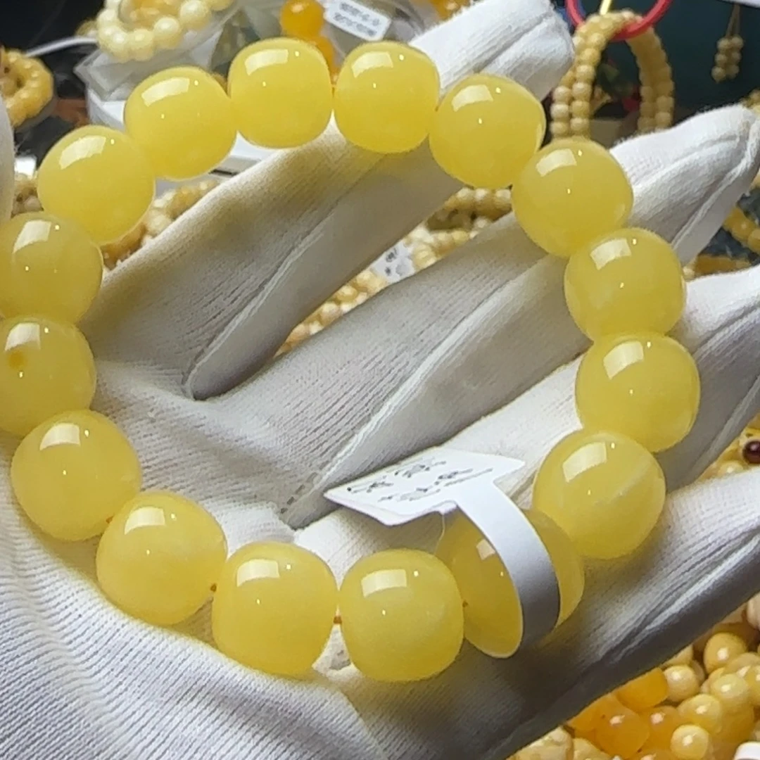 琥珀未镶嵌手链焦皮同料老型蜜蜡手串。（仅有一个小矿点）120克价