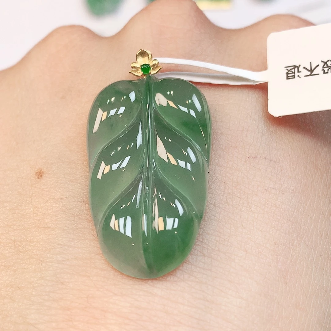 翡翠18K金镶嵌颈饰