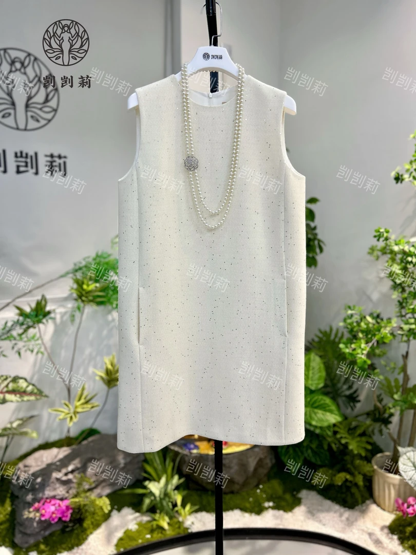剀剀莉 2025早春新款（午后花园）圆领白色无袖羊毛名媛香风连衣裙