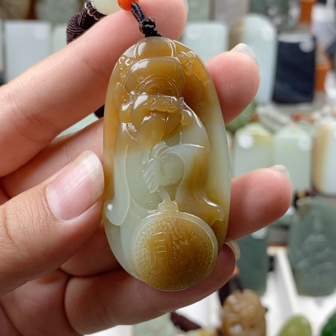颈饰未镶嵌和田玉（糖玉）