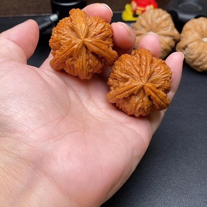 _***）把件文玩核桃白奔