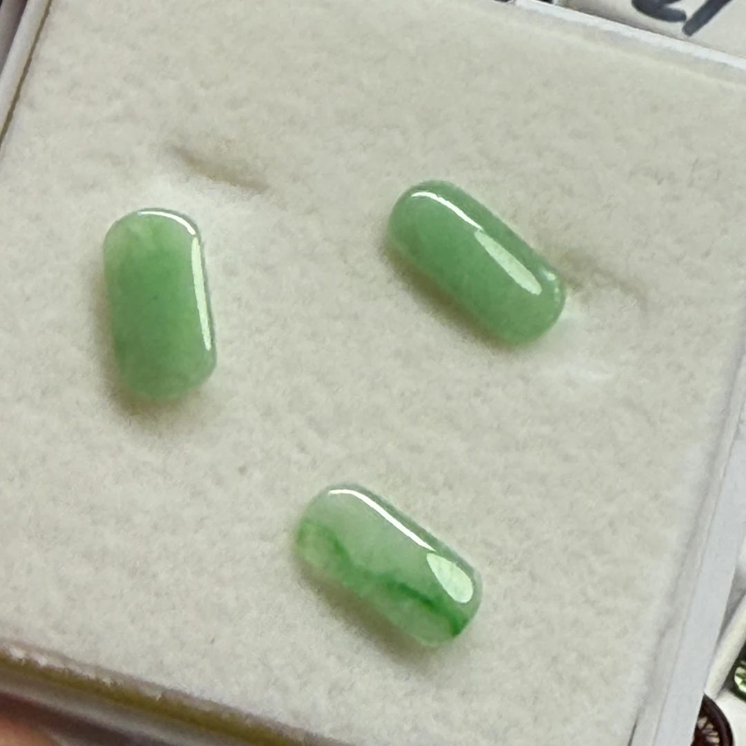 抢购特惠福利满绿冰种马鞍戒面简约裸石多样性随机发一颗约5×11