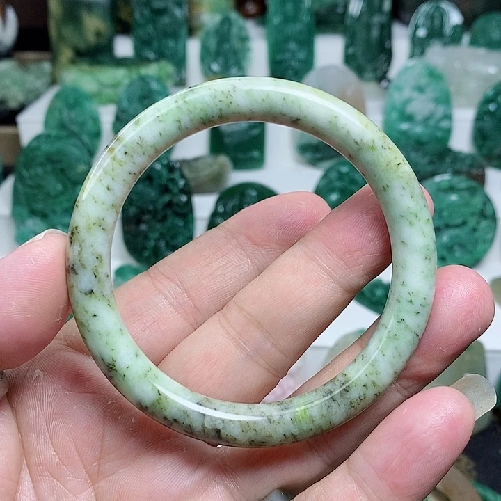 未镶嵌独山玉颈饰