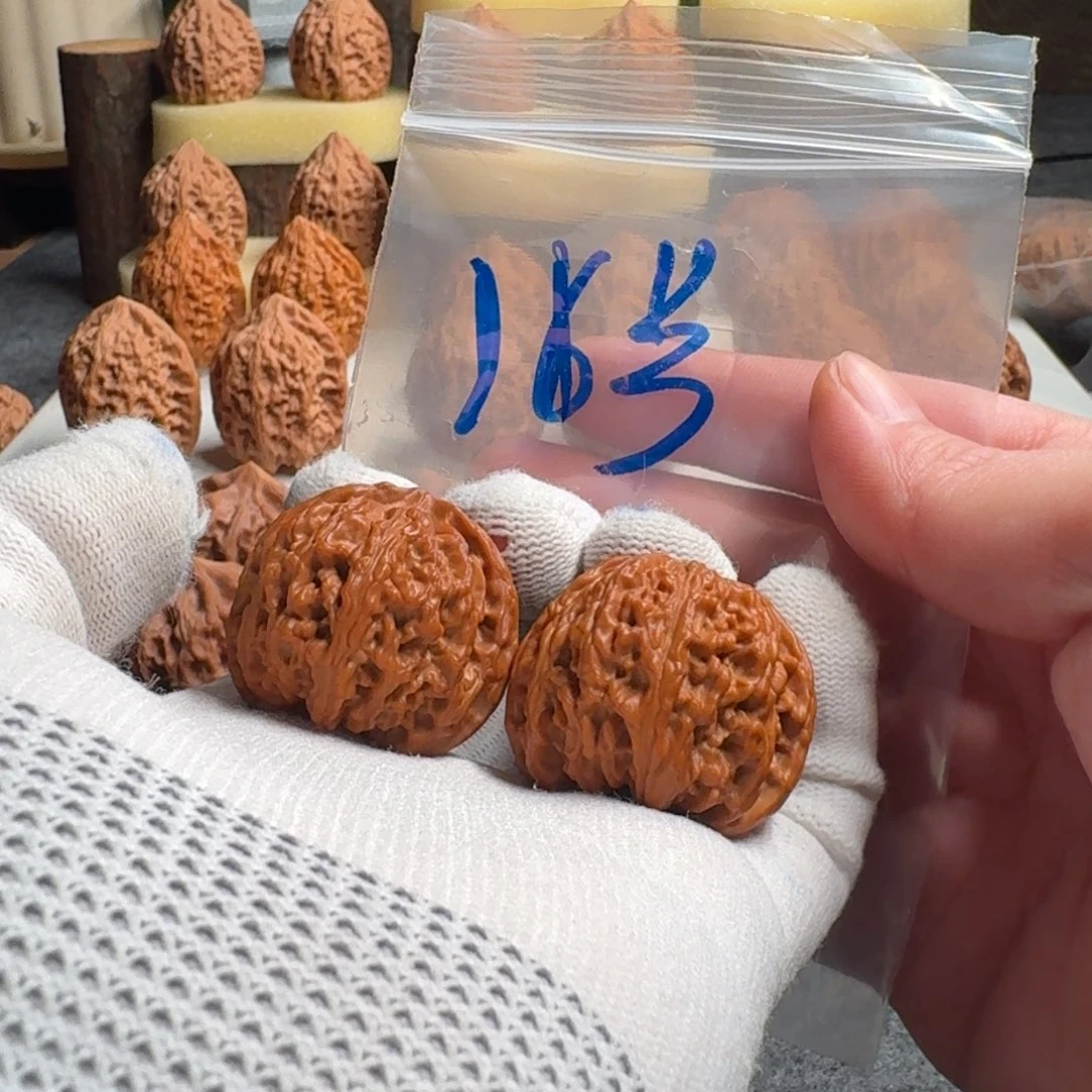 文玩核桃吊坠嘟**v核桃