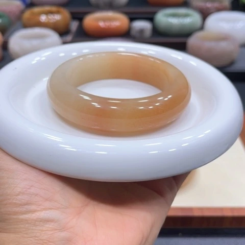 未镶嵌手镯石英质玉