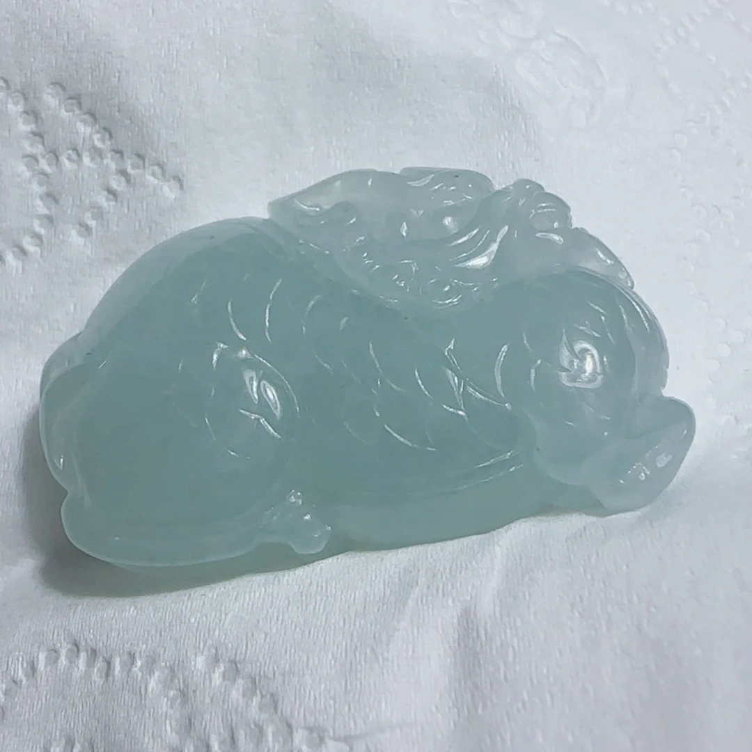 翡翠未镶嵌颈饰麒麟