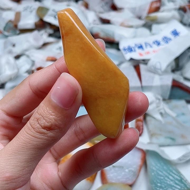 娱***限颈饰未镶嵌翡翠翡翠