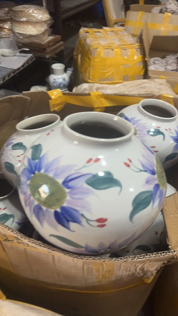 当代 景德镇手绘陶瓷大花瓶不指定花色器型80件