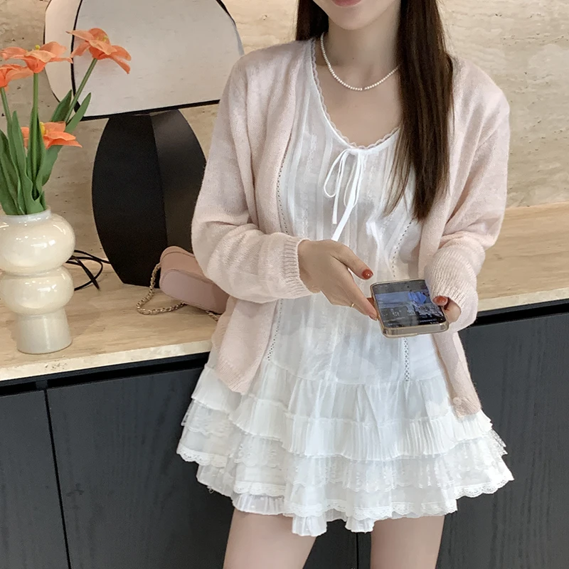 陳一七【白兰玉】韩系纯欲拼接V领系带蕾丝边吊带背心裙