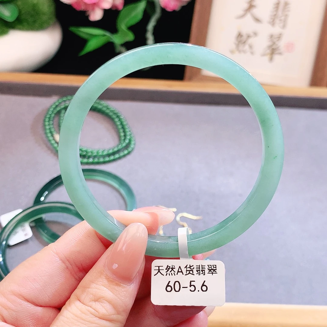未镶嵌手镯（圆镯）翡翠