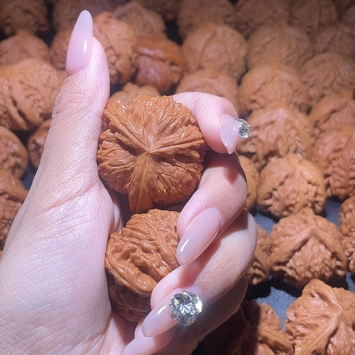 张***烧吊坠文玩核桃小妹三棱