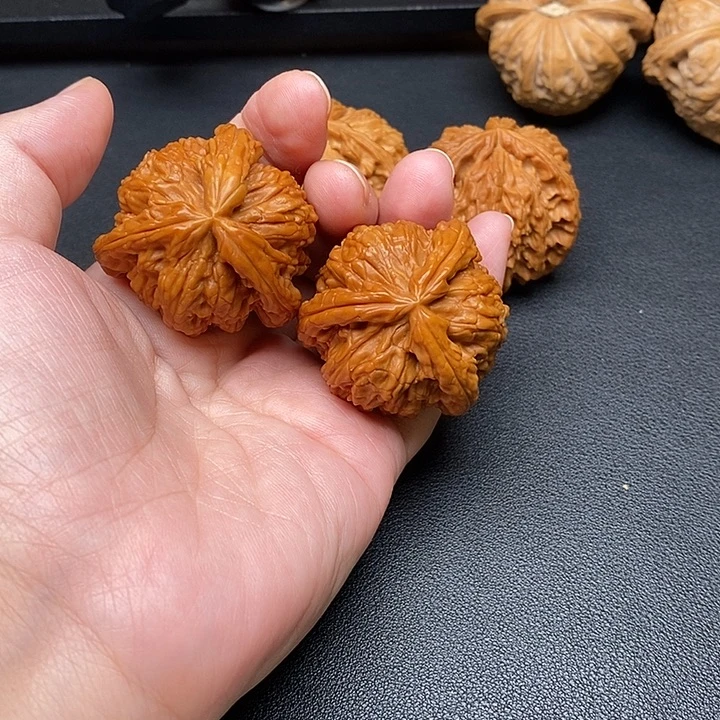至***寶把件文玩核桃白奔