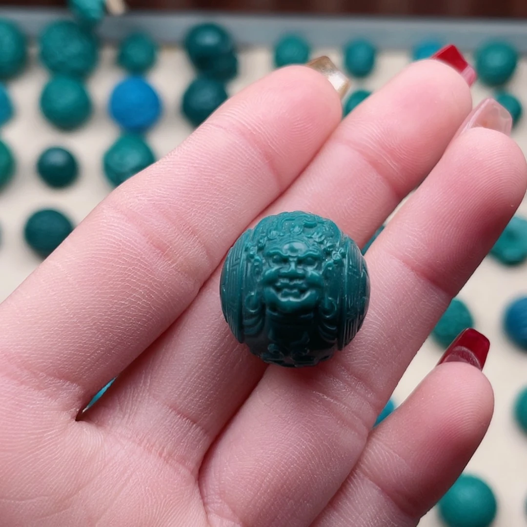 【闪购商品】玻璃颈饰地狱色黄财神18左右一个