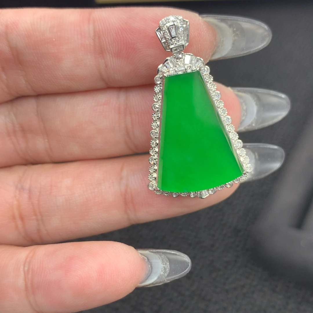 颈饰18K金镶嵌翡翠风*越无事牌尾款