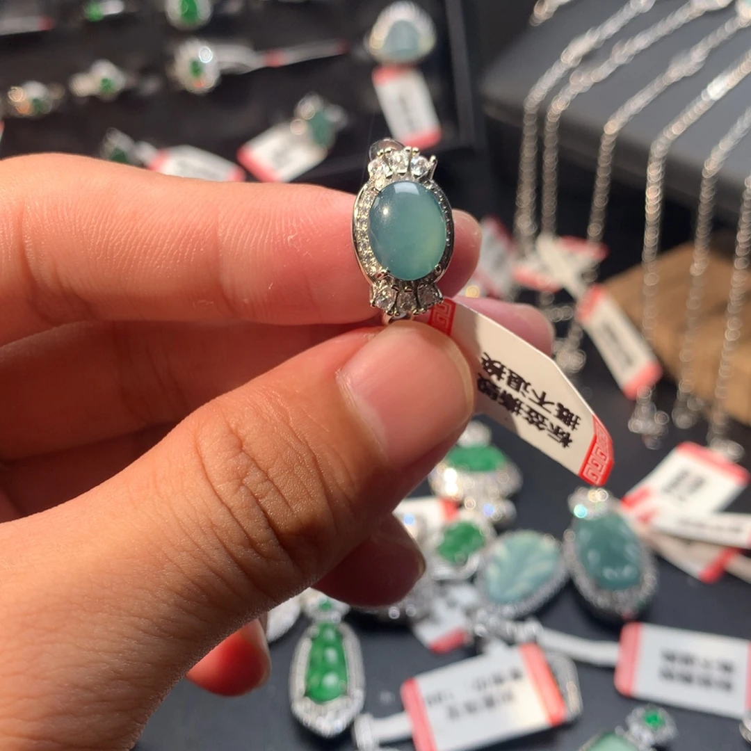 未镶嵌戒指翡翠戒指