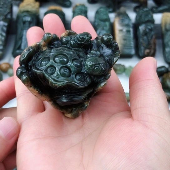 未镶嵌岫岩河磨玉（透闪石质玉）把件