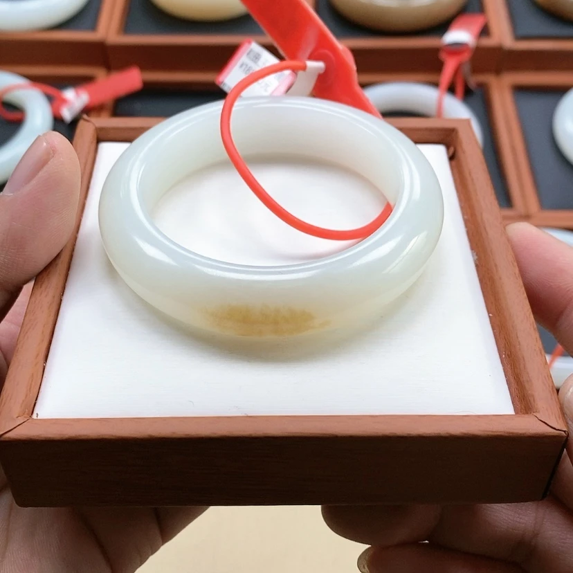 【闪购商品】未镶嵌手镯和田玉