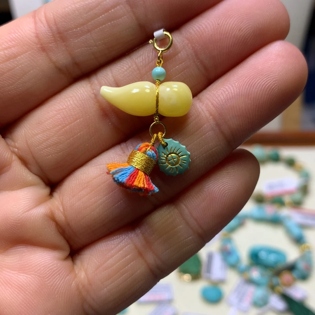 绿松石18K金镶嵌挂件