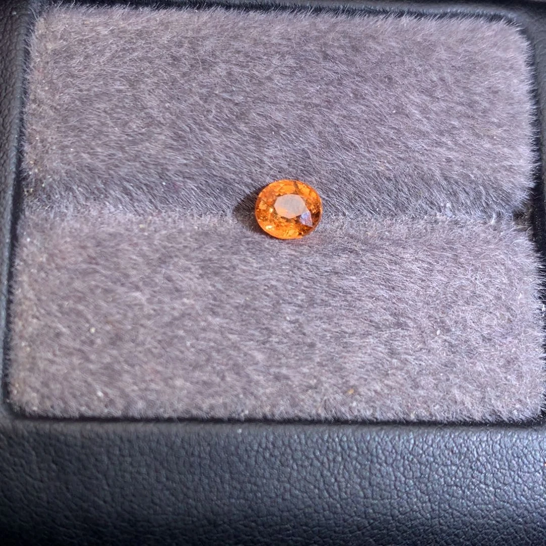 未镶嵌裸石石榴石（芬达石）1.1ct