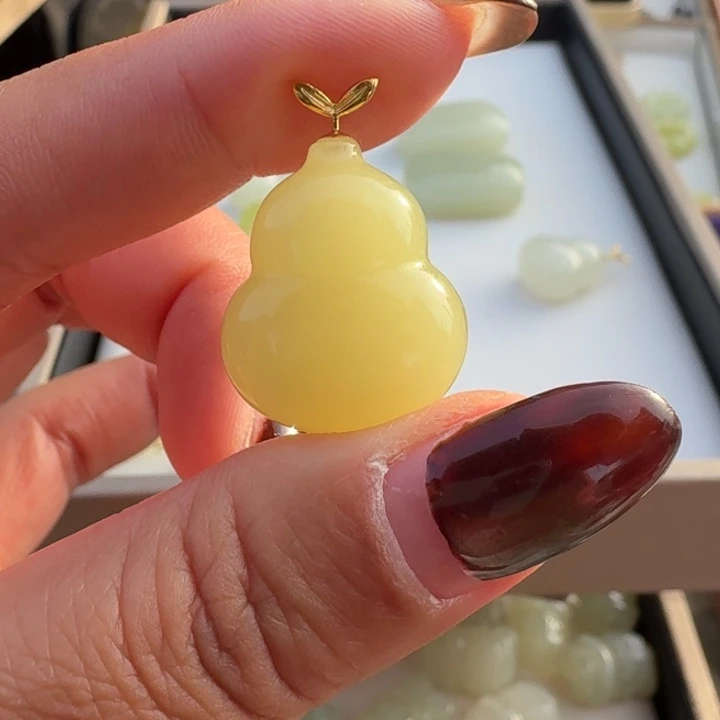 和田玉18K金镶嵌颈饰