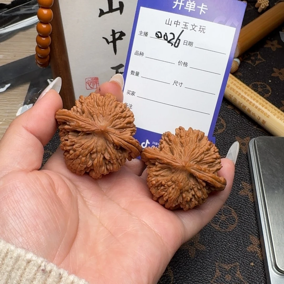 文玩核桃把件44.5狮虎兽0026