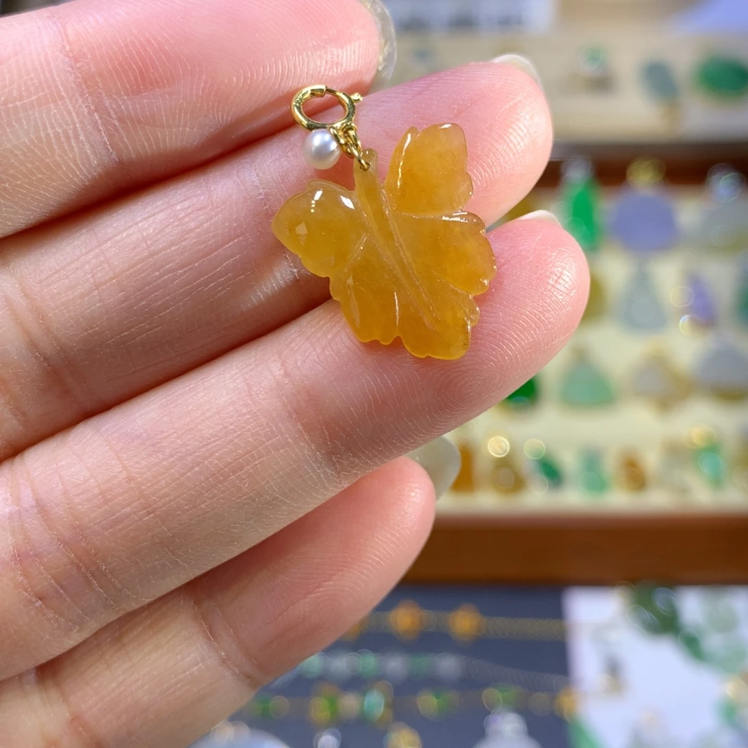 颈饰18K金镶嵌翡翠