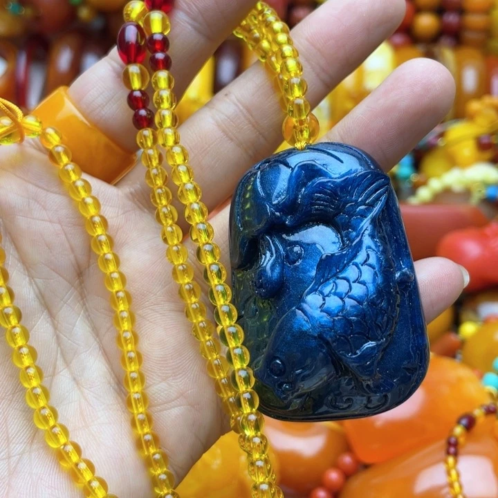 树脂制品81号雕刻鱼毛衣链