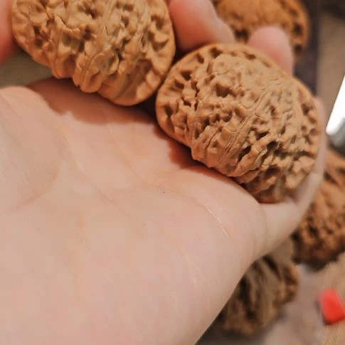 文玩核桃吊坠43闷白