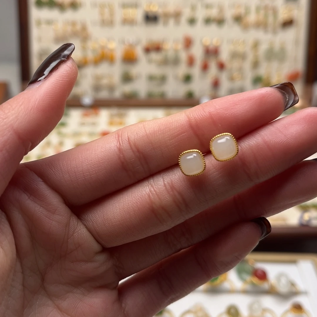 和田玉未镶嵌耳饰