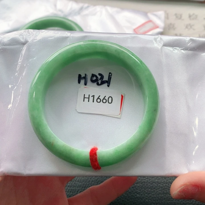 翡翠手镯未镶嵌天然翡翠手镯