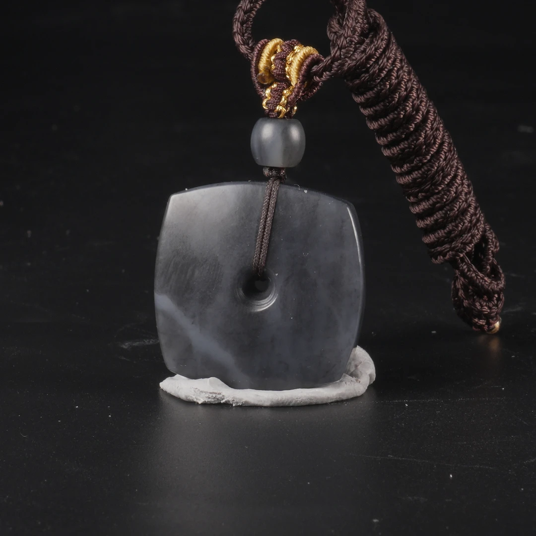 lot18老坑和田玉青花玉琮挂件