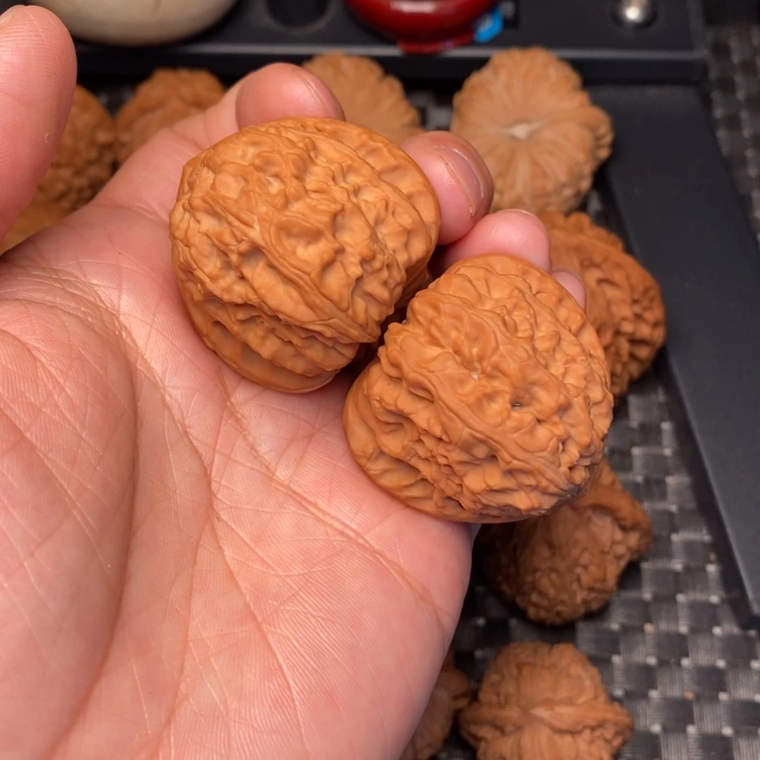 文玩核桃吊坠三角白38