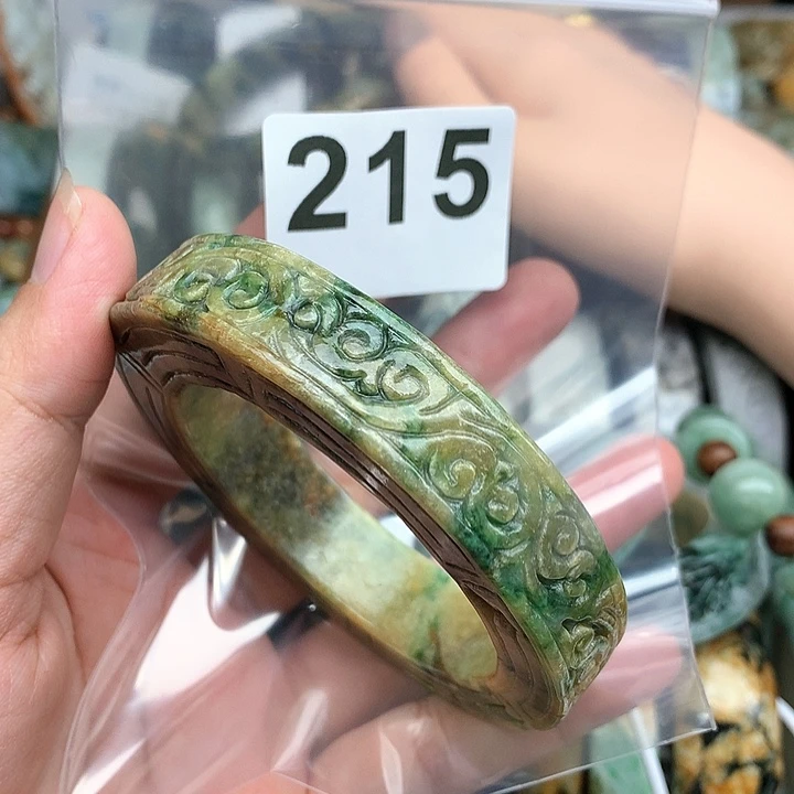 翡翠未镶嵌颈饰逗***?翡翠