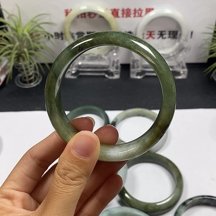 未镶嵌手镯翡翠5号。 55圈