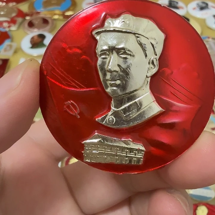蚂***0其他普通金属毛爷爷像章，万岁