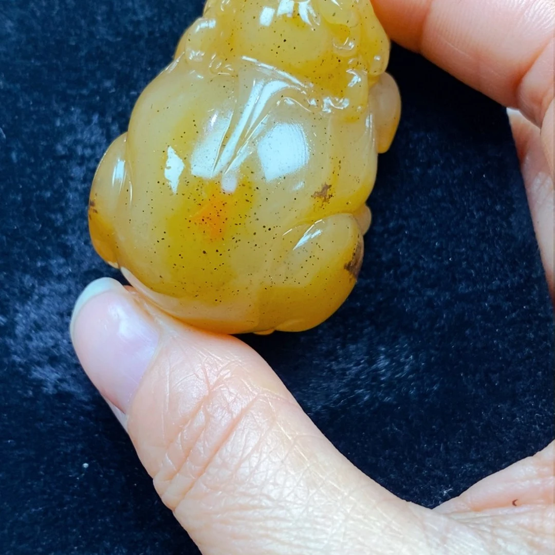 未镶嵌石英质玉（黄龙玉）颈饰