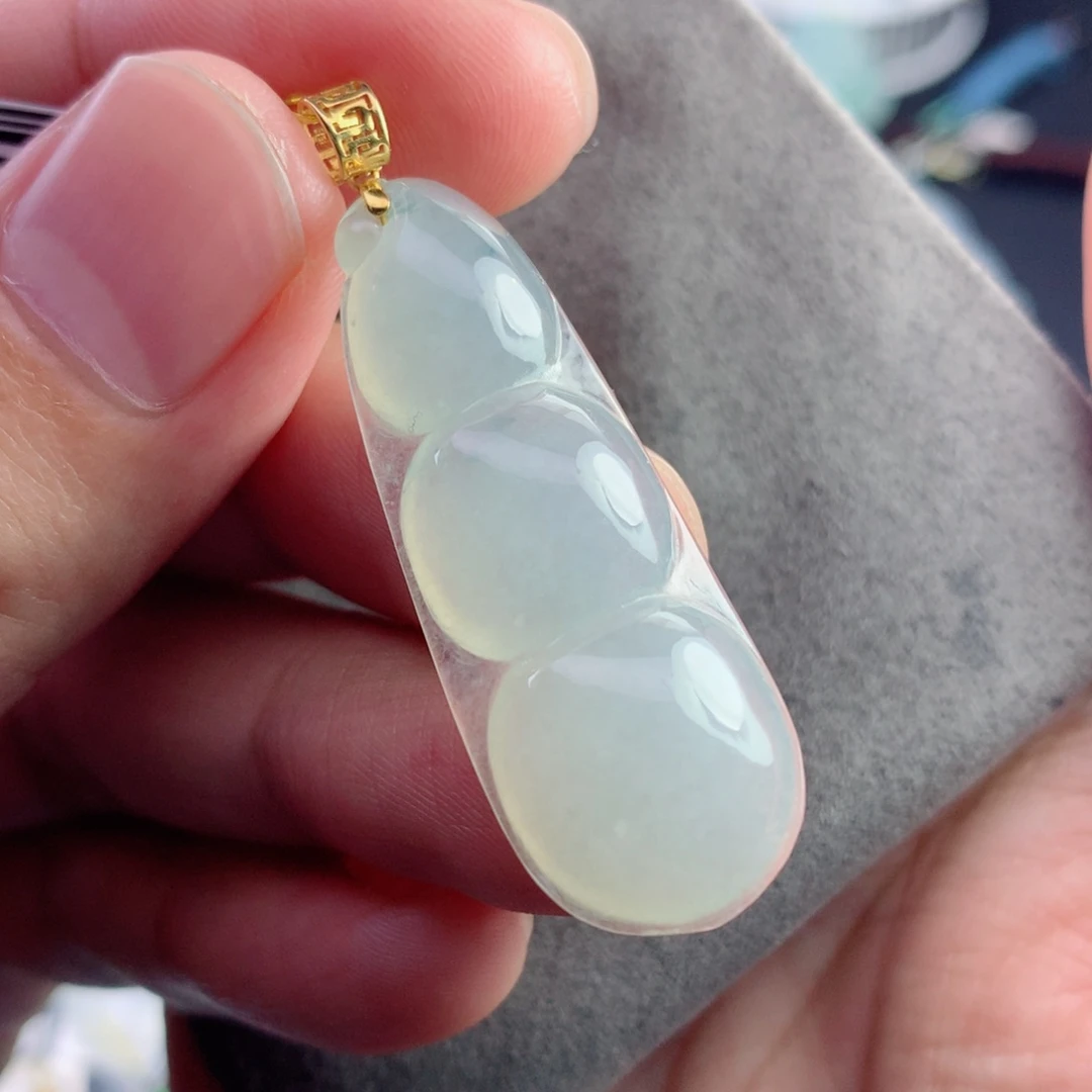 翡翠未镶嵌颈饰福豆
