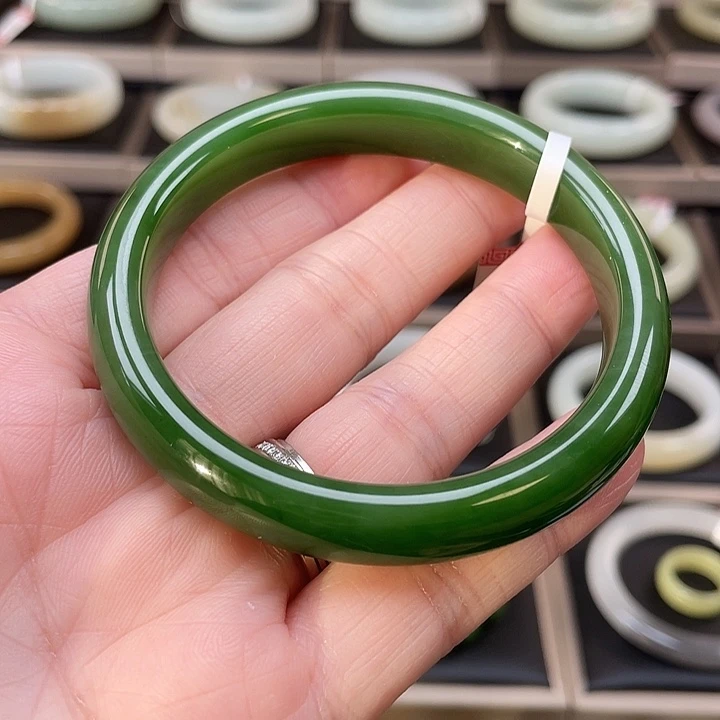 和田玉（碧玉）未镶嵌手镯