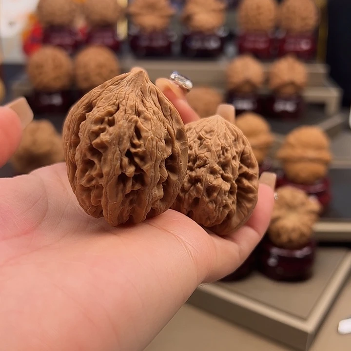 文玩核桃把件大沽石➕暴雪r-028