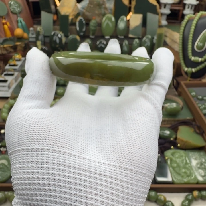 用***5岫岩老玉（透闪石质玉）未镶嵌手镯