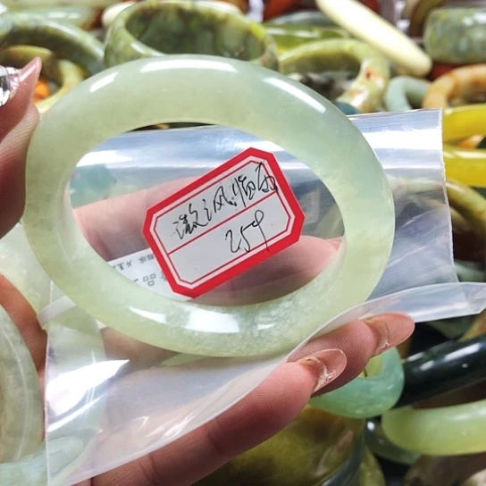 蛇纹石玉手镯未镶嵌溦**雨