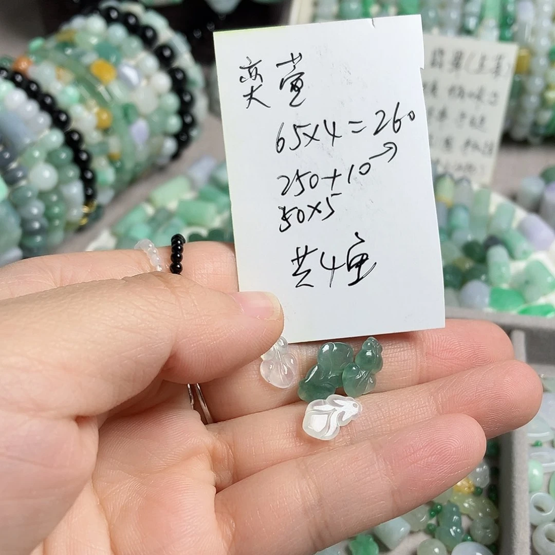 翡翠颈饰未镶嵌奕*鱼4条